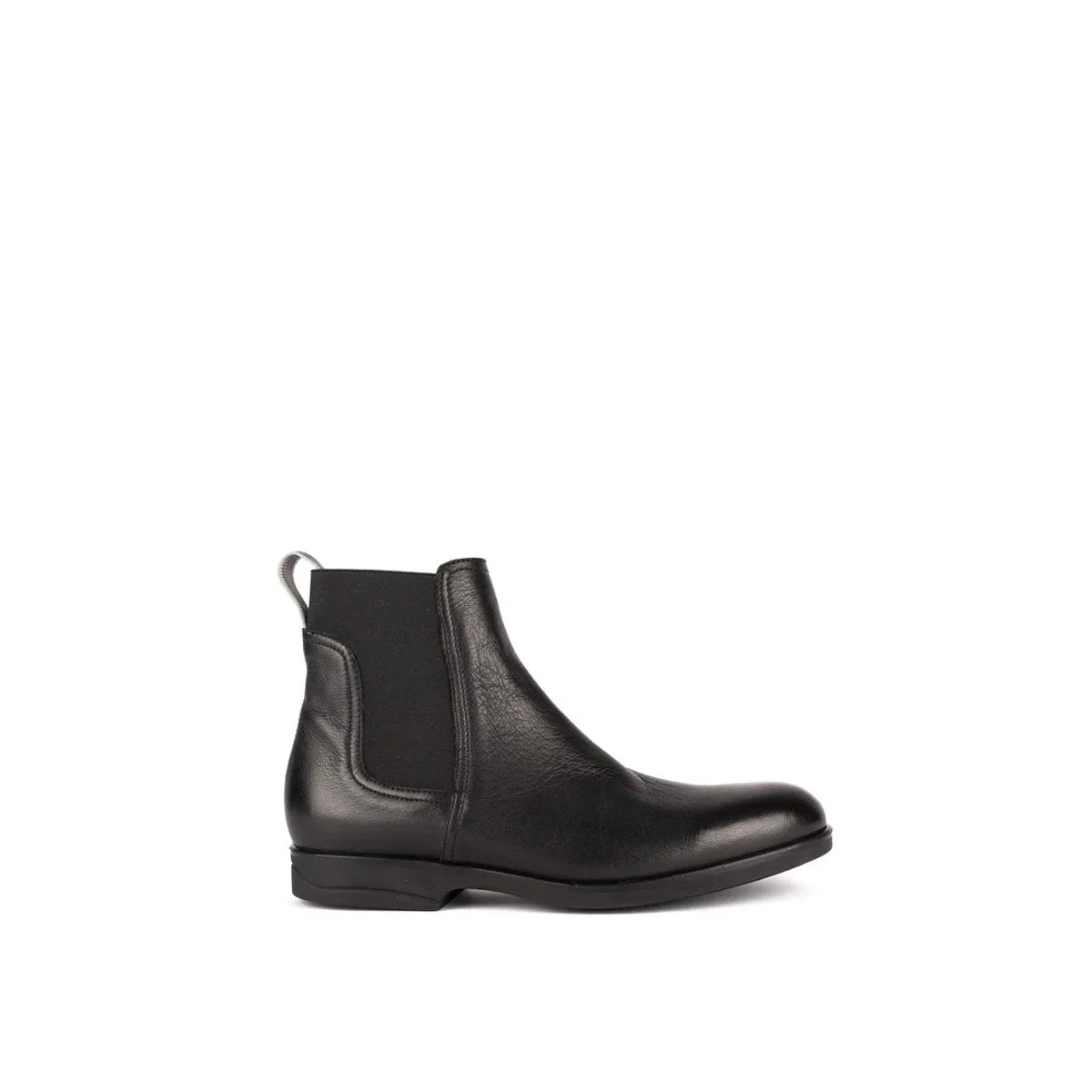 1004<br> Short boots in black calf leather