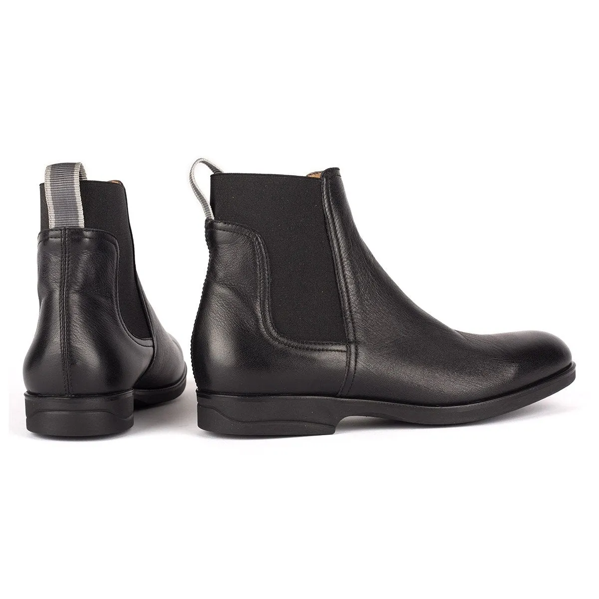 1004<br> Short boots in black calf leather