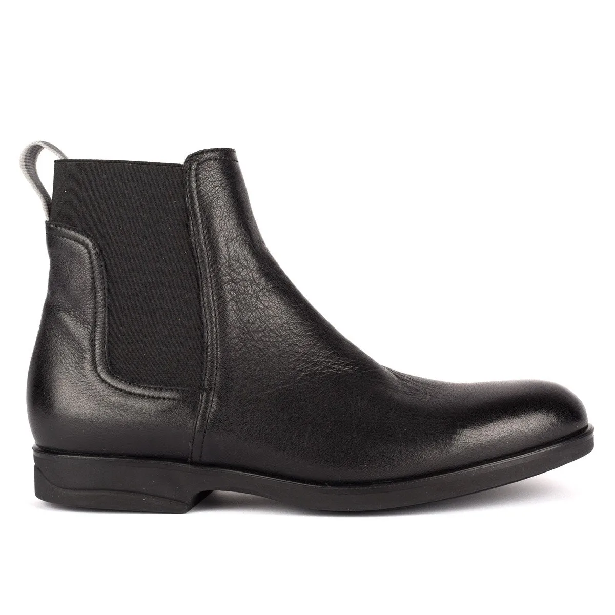 1004<br> Short boots in black calf leather