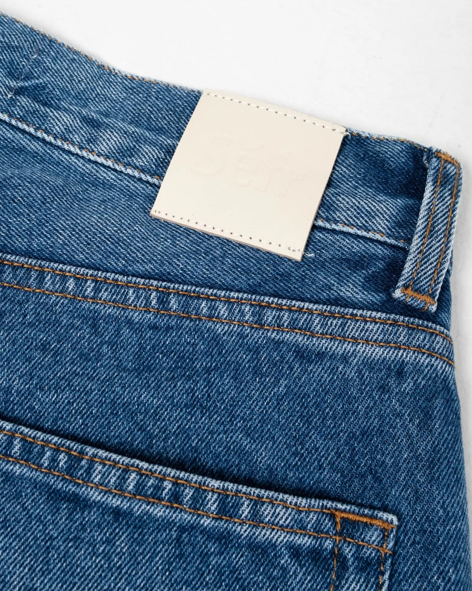 Straight Cut Jeans Worn Wash