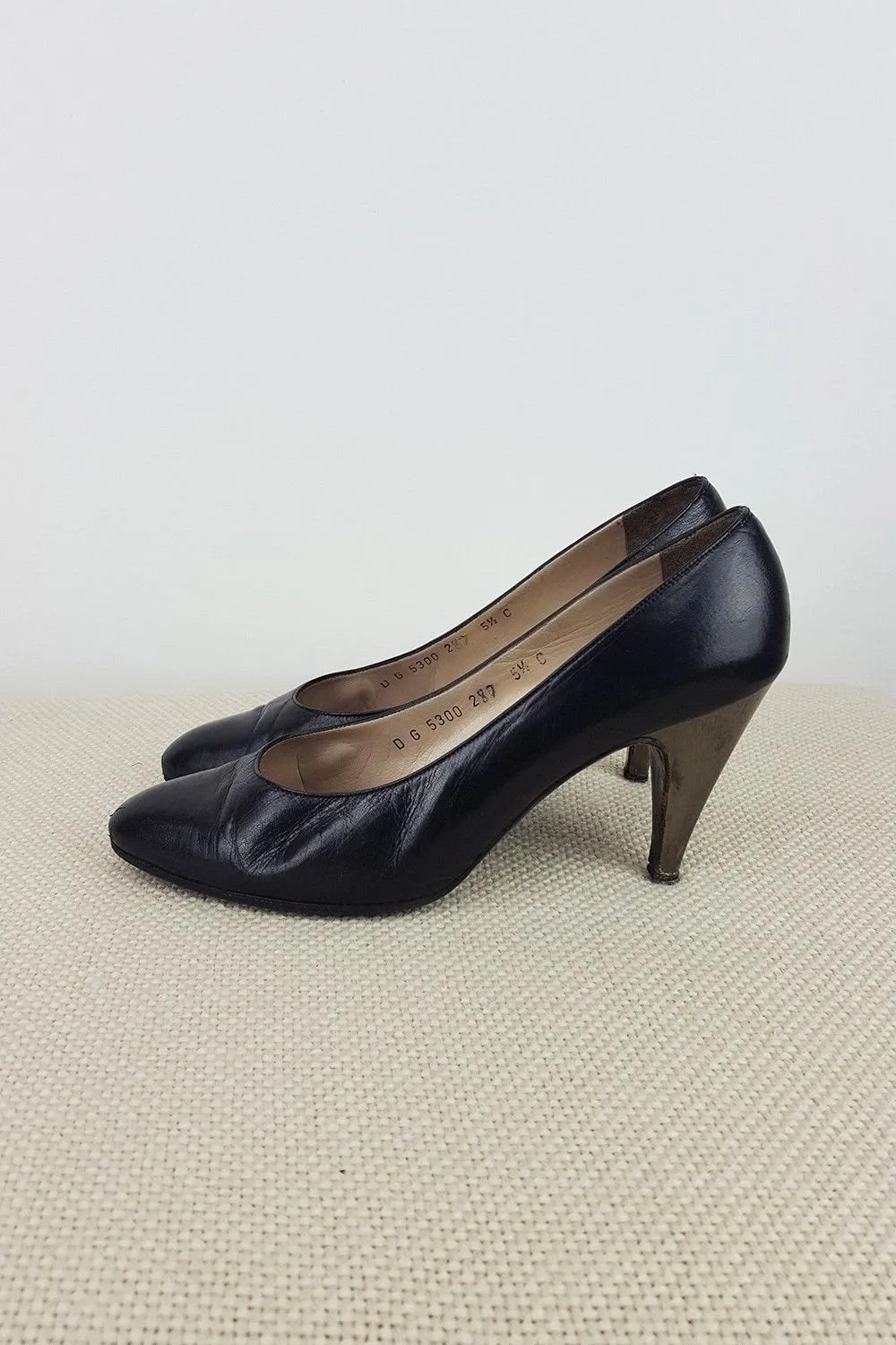 VINTAGE SALVATORE FERRAGAMO Black Leather Pumps (5.5 C)