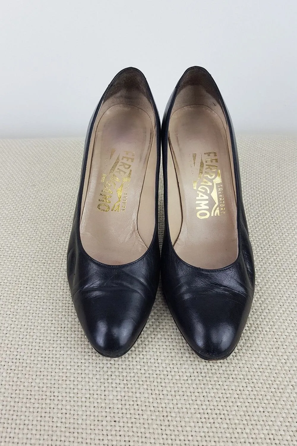 VINTAGE SALVATORE FERRAGAMO Black Leather Pumps (5.5 C)